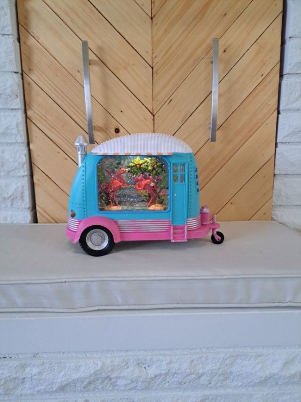 Cracker Barrel Camper Flamingo Glitter Globe Palm Tree Lights Motion - Picture 2 of 15